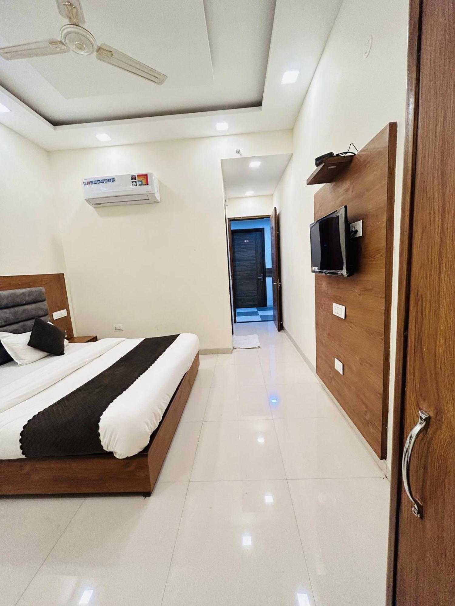 Hotel Woodlark Zirakpur Chandigarh !! Top Rated & Most Awarded Properties In Tricity !! Экстерьер фото