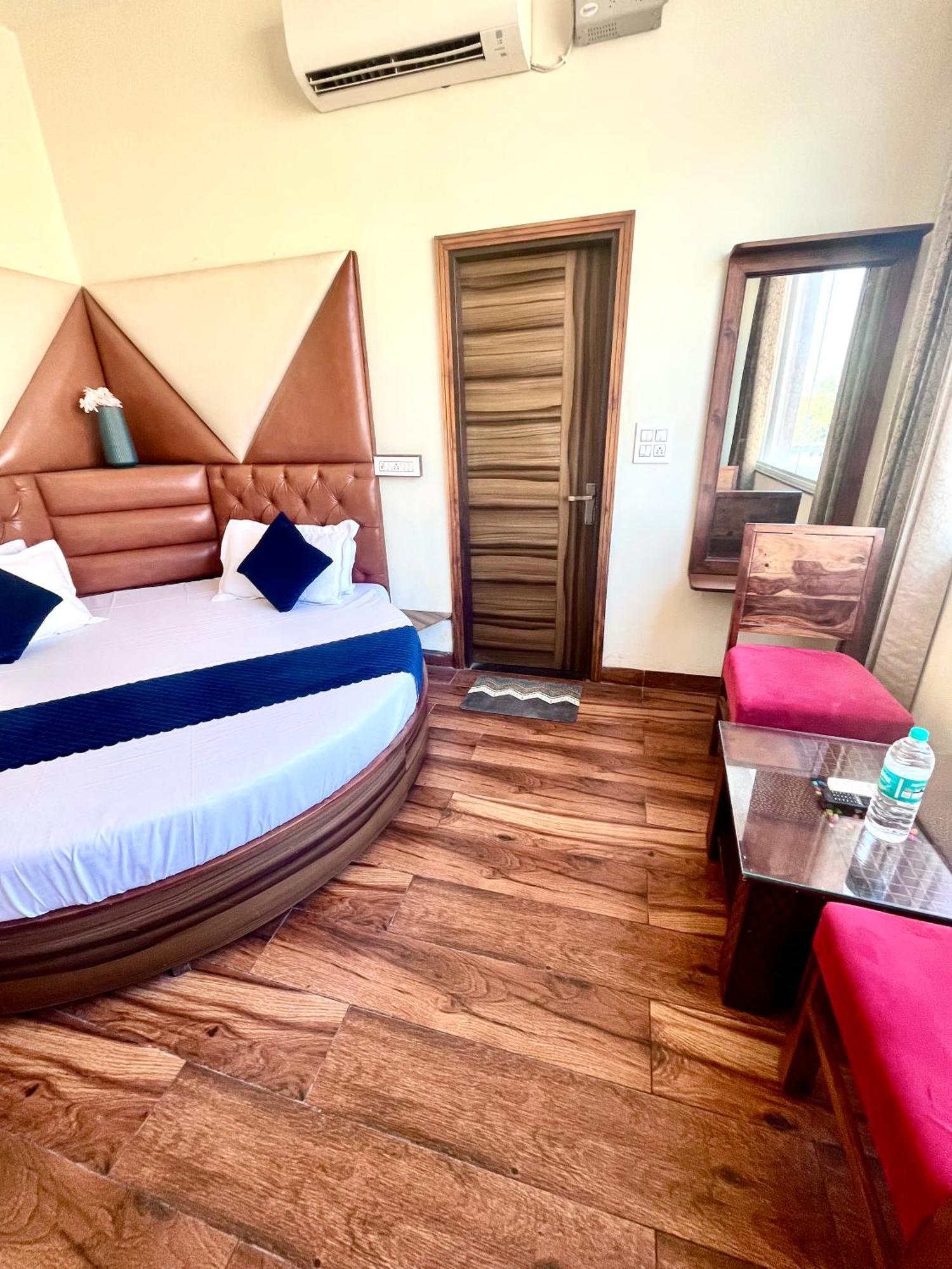 Hotel Woodlark Zirakpur Chandigarh !! Top Rated & Most Awarded Properties In Tricity !! Экстерьер фото